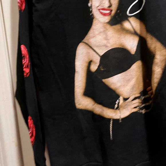 Selena long sleeve t-shirt with floral design on sleeves - Picture 4 of 12